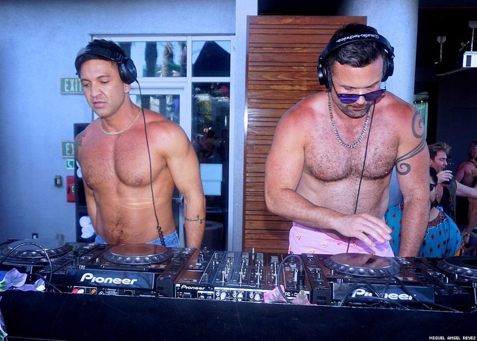 021-flaunt-pride-pool-miguel-angel-reyes-2018