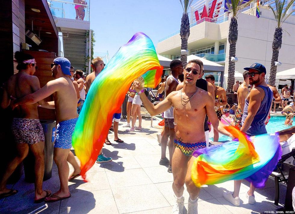 077-flaunt-pride-pool-miguel-angel-reyes-2018