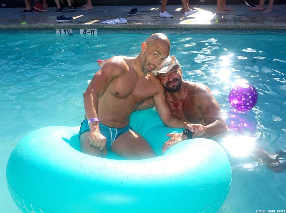 109-flaunt-pride-pool-miguel-angel-reyes-2018