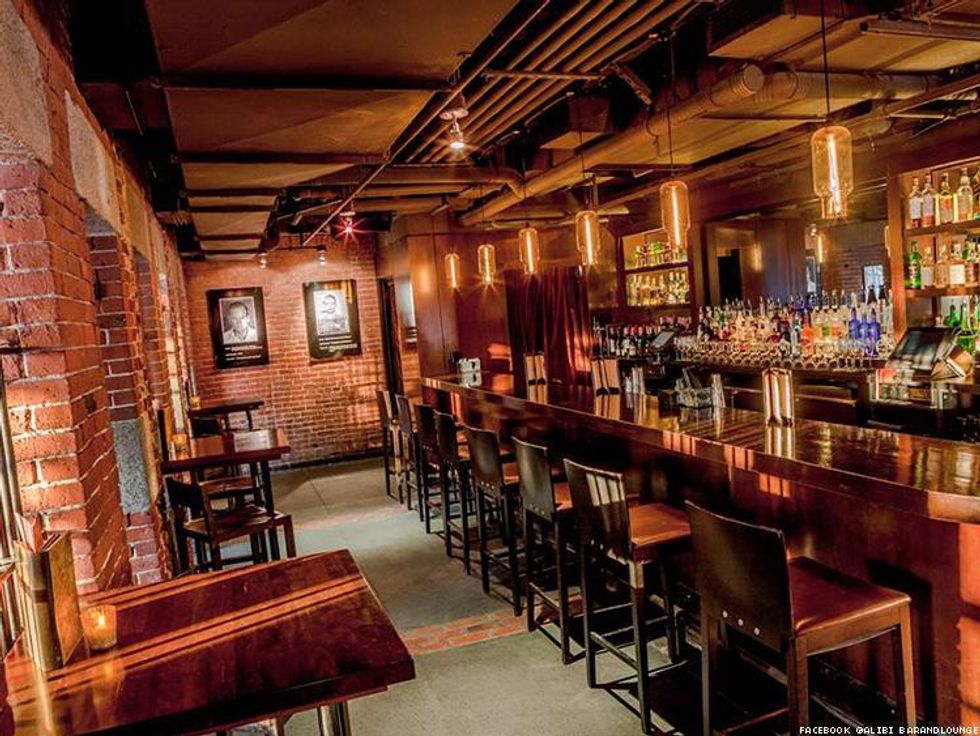 11_alibi_barlounge_4pm