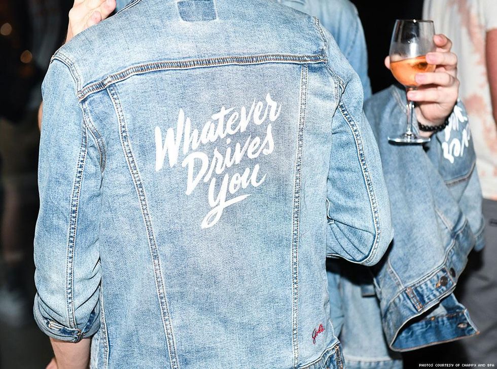 12. A guest sends a message with fashion