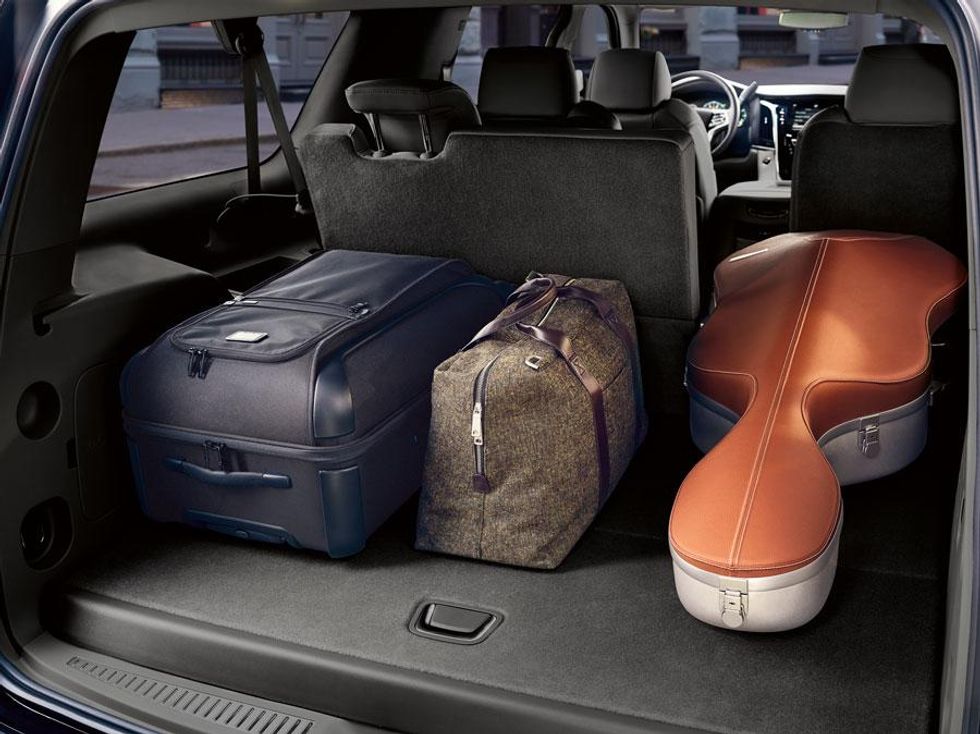 17_cad_esc_back-storage-luggage