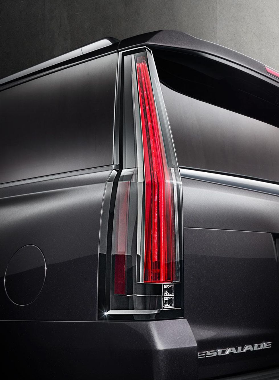 17_cad_esc_rear-exterior-design