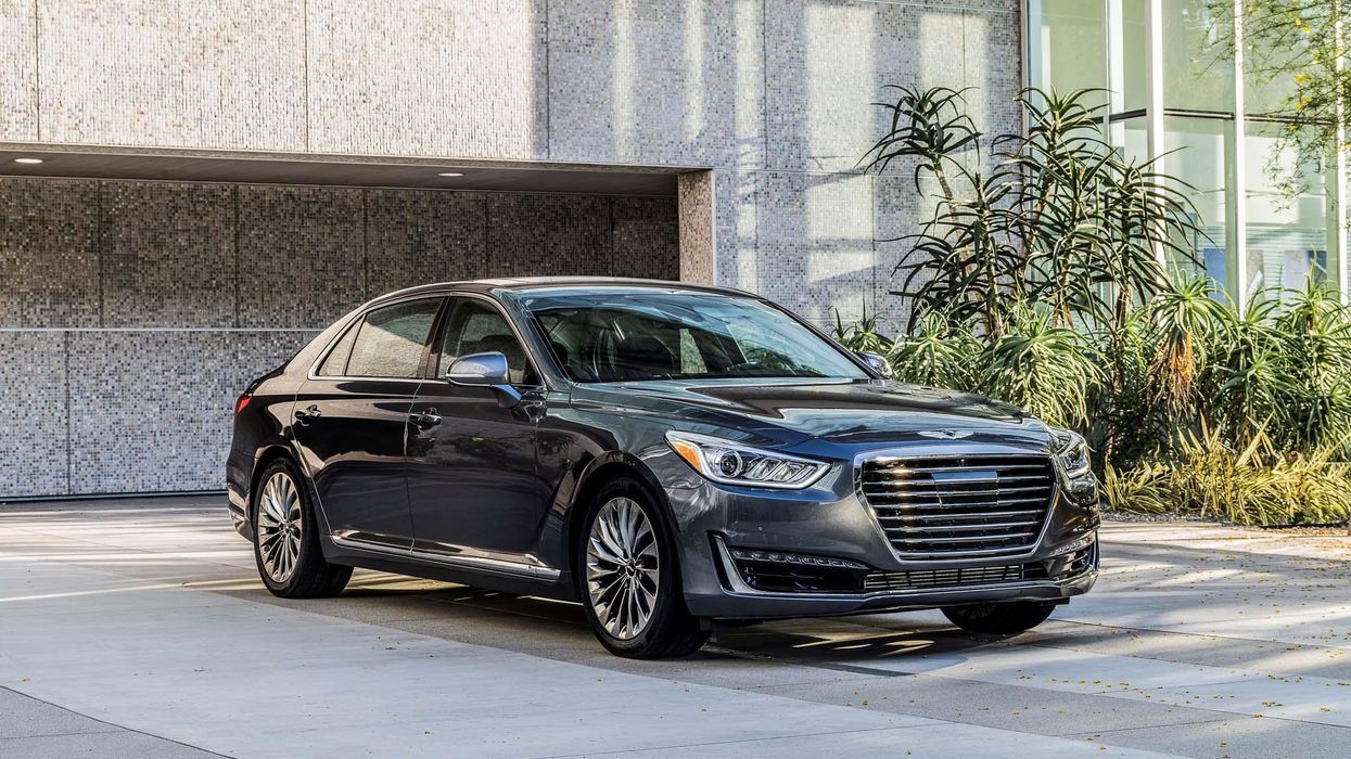 2017-genesis-g90-front-three-quarter-15