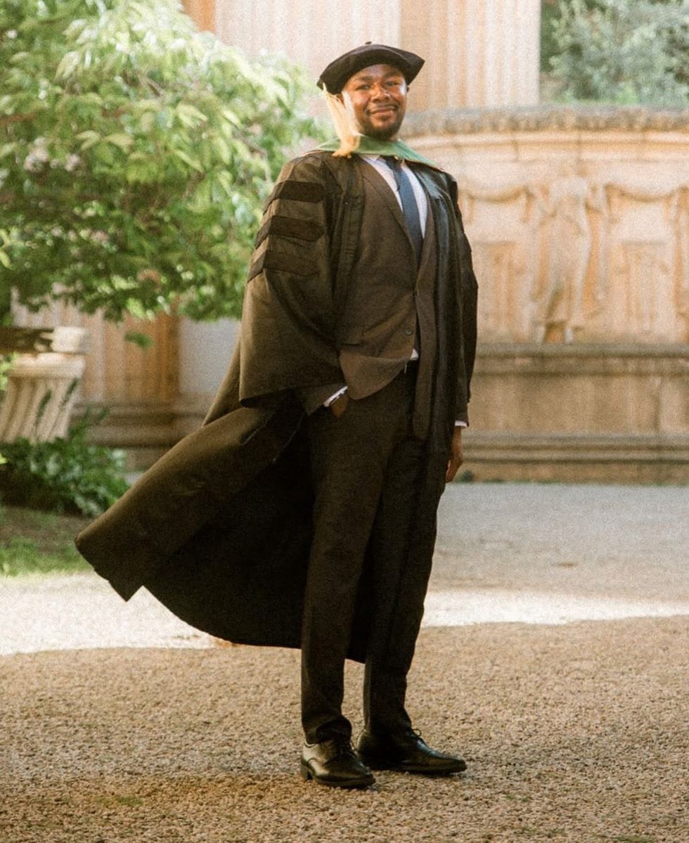 2025 Point Foundation Scholar Graduate Kelvin Grad cap and gown