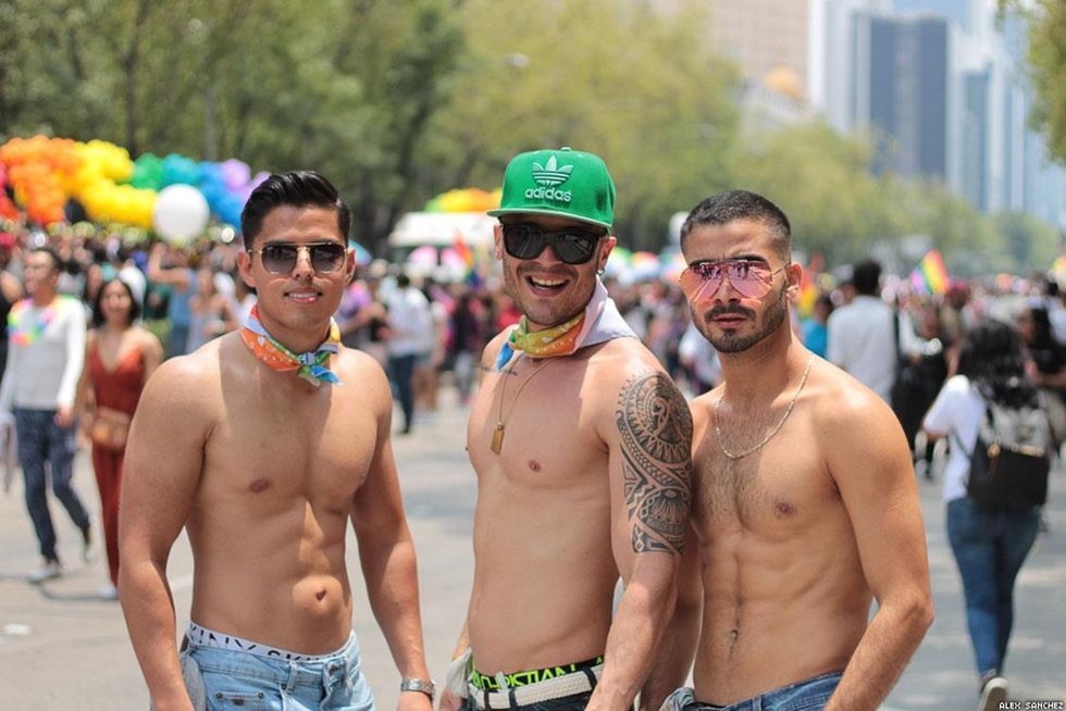 "40 años viviendo en libertad. ¡No renunciaremos!" Read more below.