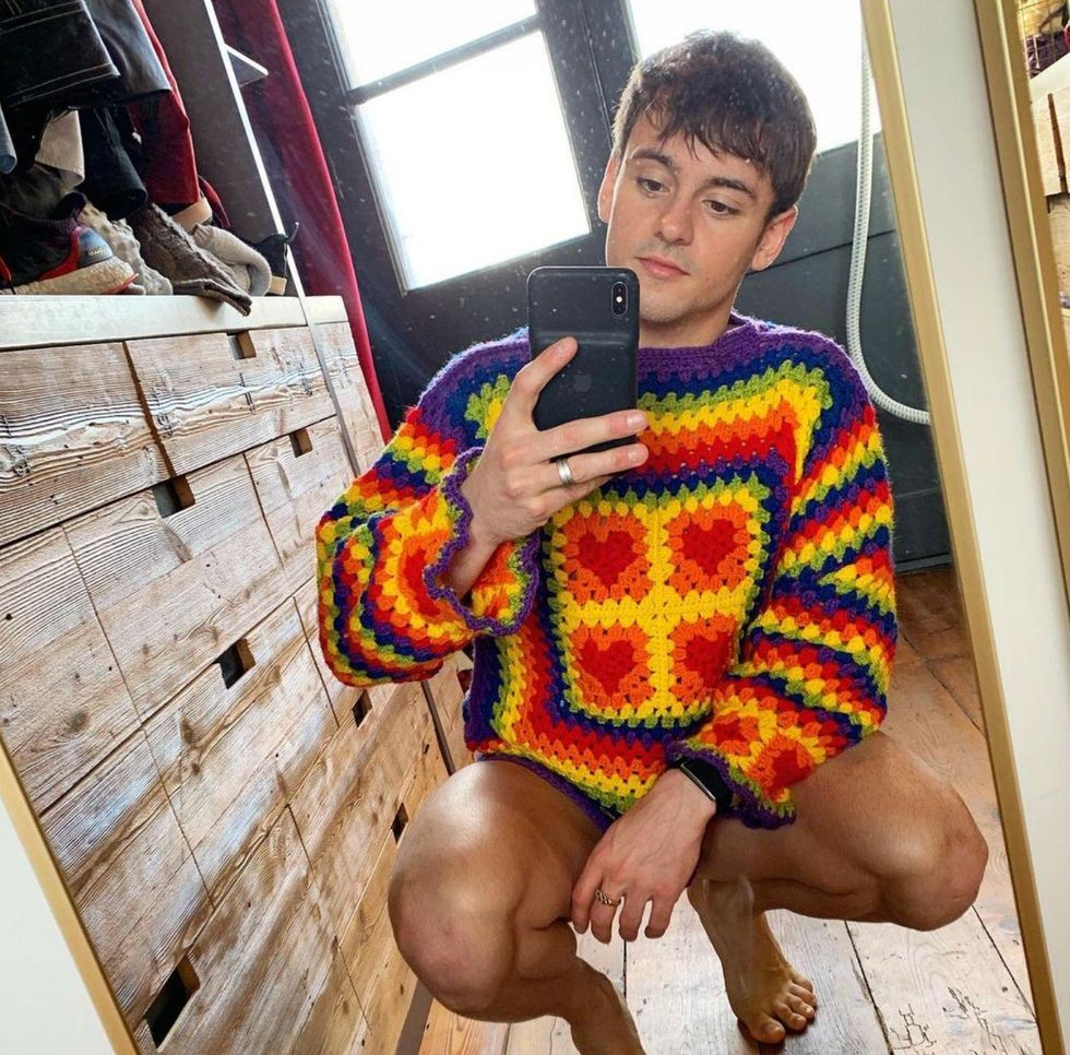 7-tom-daley-crochet-looks-handmade-sweaters-clothes.jpg