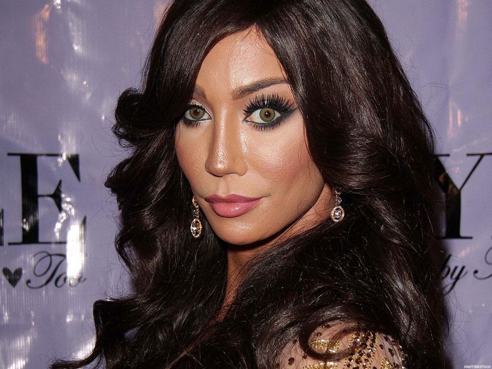 7. Yasmine Petty @yasminepetty