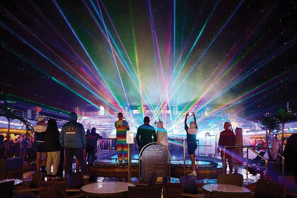A northern lights laser light show with VACAYA