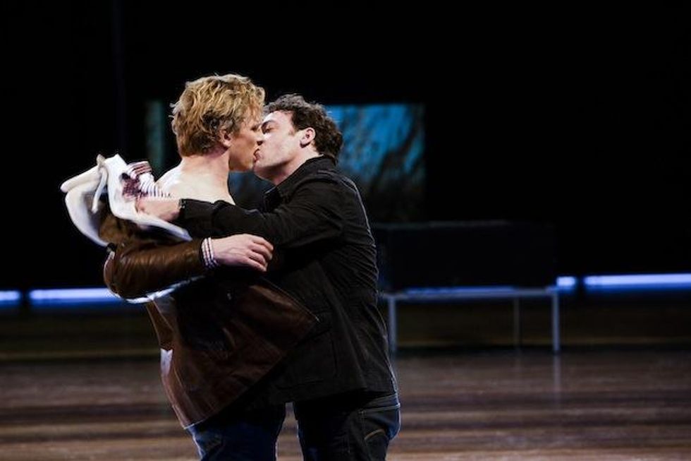 Aia_jan_versweyveld-kiss