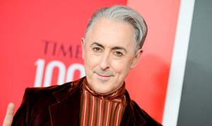 Alan Cumming: Trump is 'flailing' & 'people are starting to turn'