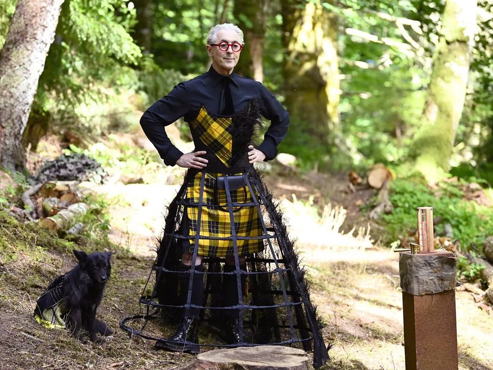 Alan Cumming Traitors looks season 3 episode 2