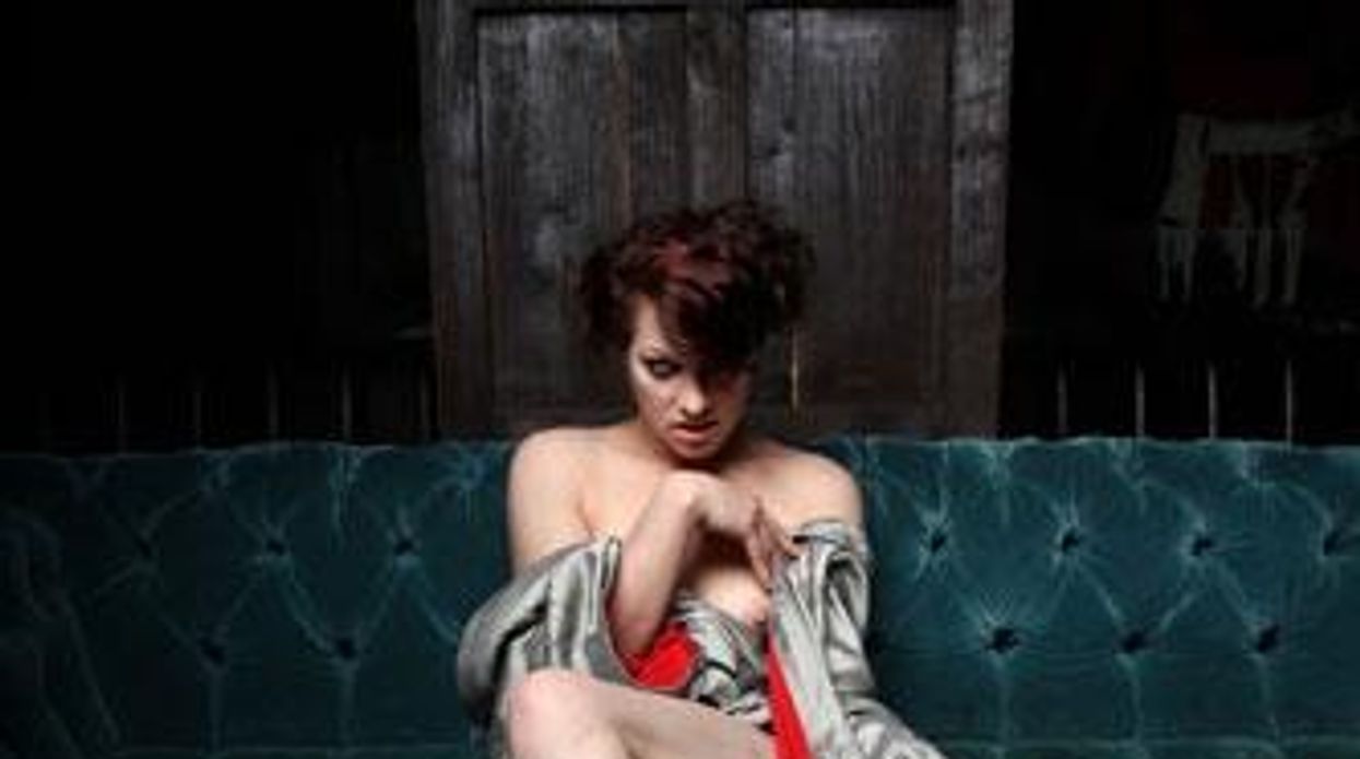 Amandapalmerout100_2012_outtakes-main_0