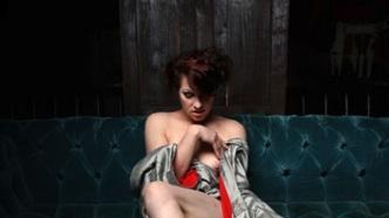 Amandapalmerout100_cr_0