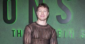 'Boots' star Angus O'Brien flexes six-pack abs in steamy pic