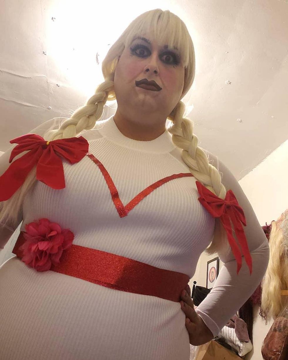 Ari Kiki as Annabelle