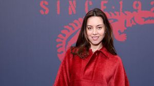 After an emotional year, 'White Lotus' star Aubrey Plaza announces she's pregnant