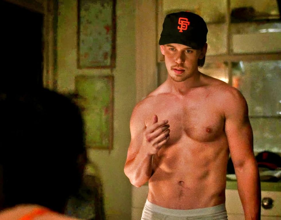 Austin Butler in Caught Stealing