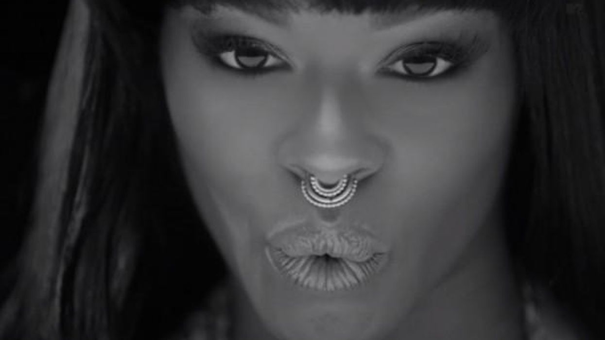 Azelalia-banks-chasing-time-video-608x354