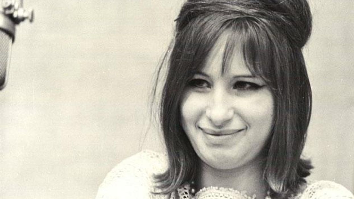 Barbra_looking_askance-rotator