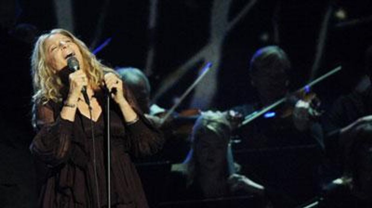 Barbrastreisandgiveawayx400_advocate_0_0