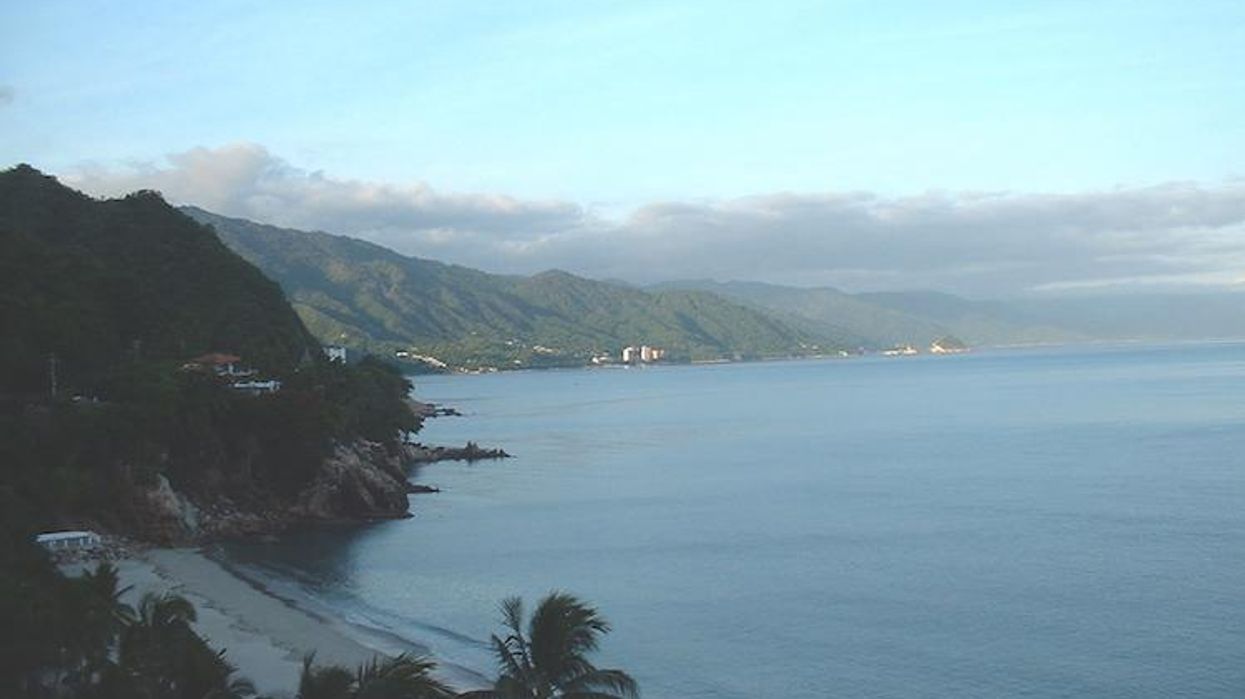 beach_in_puerto_vallarta.jpg