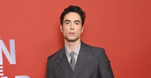 Benito Skinner flexes his sexy abs in steamy new shirtless pic