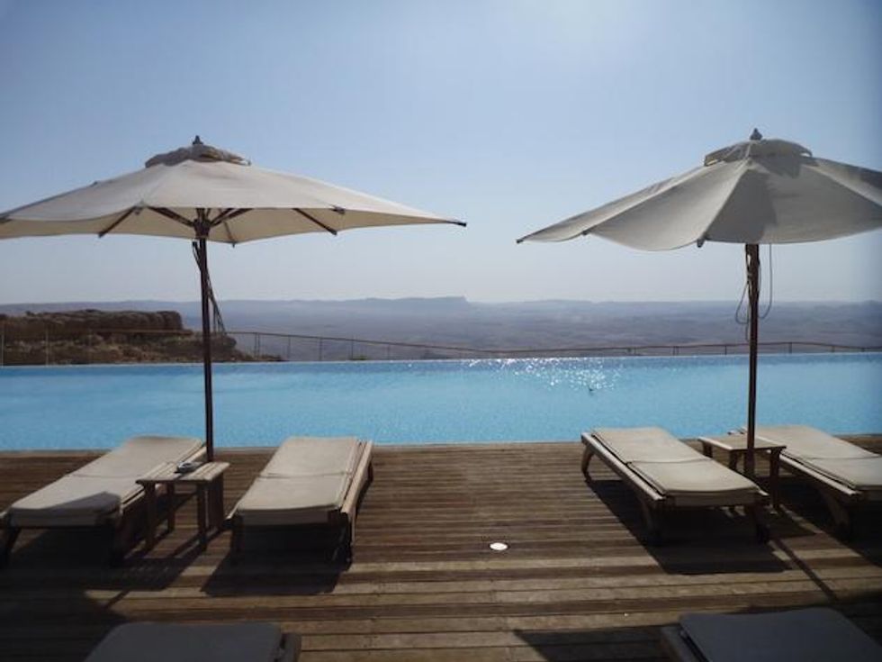Beresheet-pool-israel-negev
