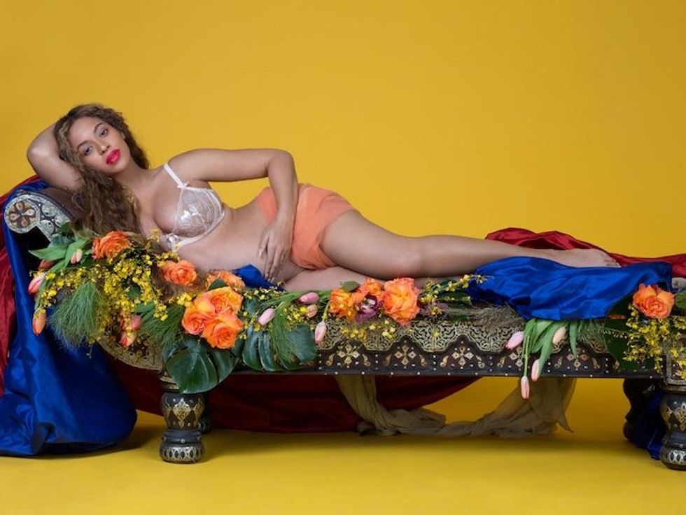 Beyoncé's Full Pregnancy Photo Shoot is Actually Insane (And Partly Underwater)