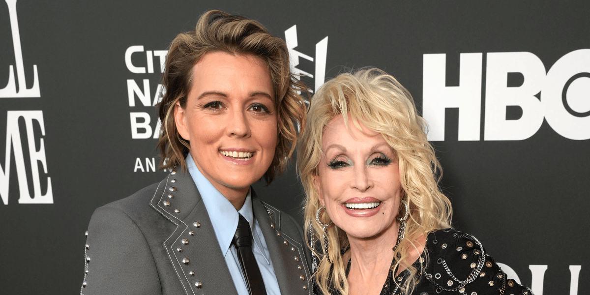Brandi Carlile dice que Dolly Parton "se arriesgó" a aceptar artistas homosexuales como ella