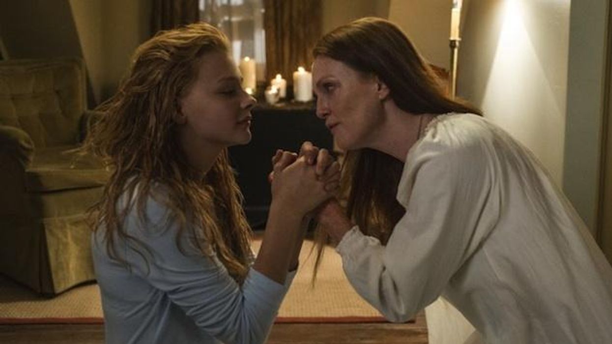 Chloe-grace-moretz-julianne-moore-in-carrie-cr