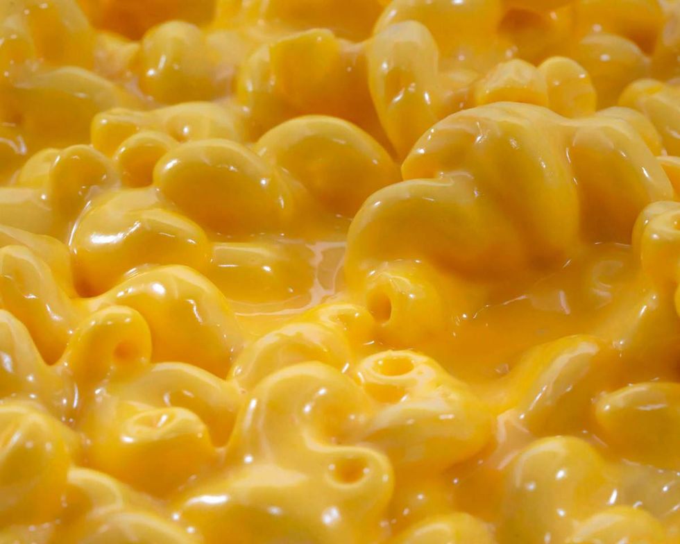 close up of mac and cheese