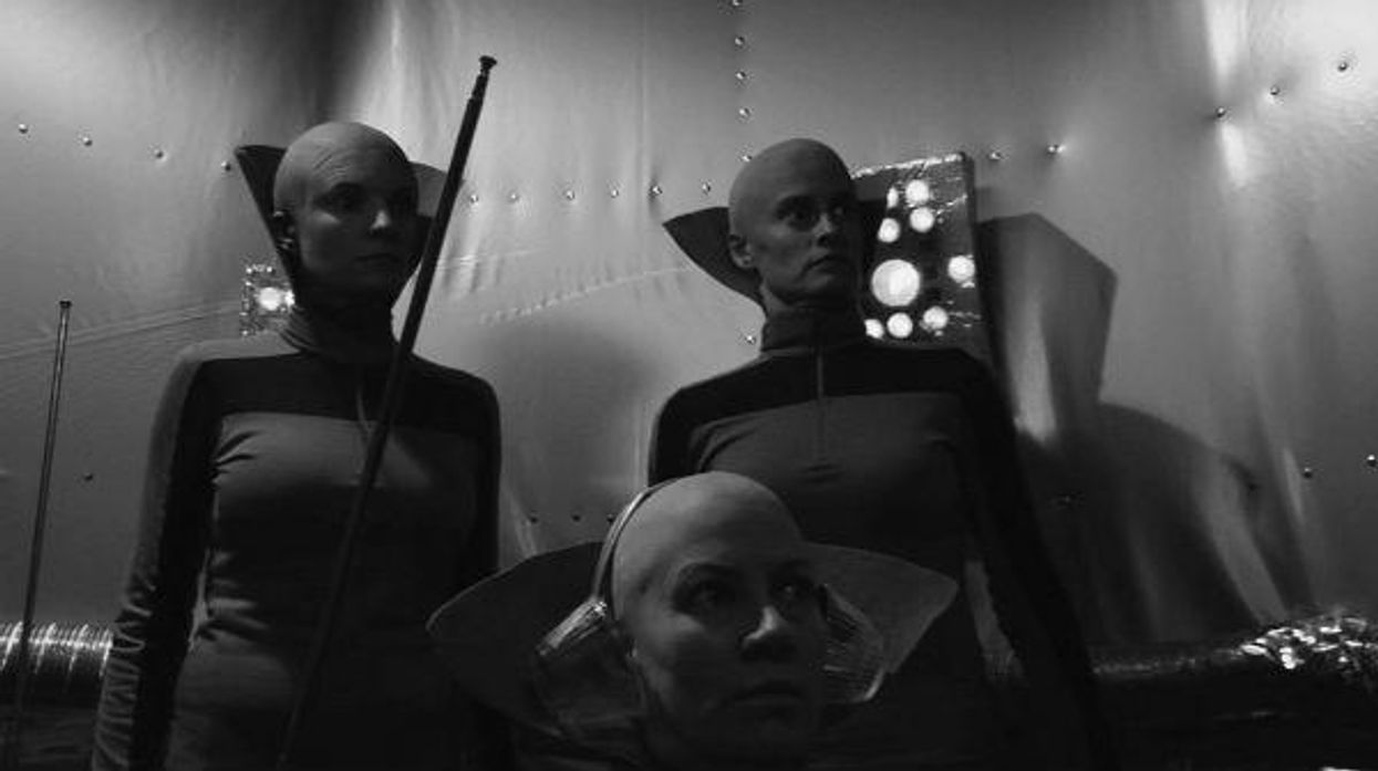 Codependentlesbianspacealien2_2