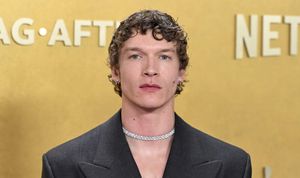 Connor Storrie's bubble butt goes viral in steamy stripper 'SNL' sketch