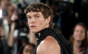 Connor Storrie shows off his massive biceps in alluring outfit at Met Gala 2026