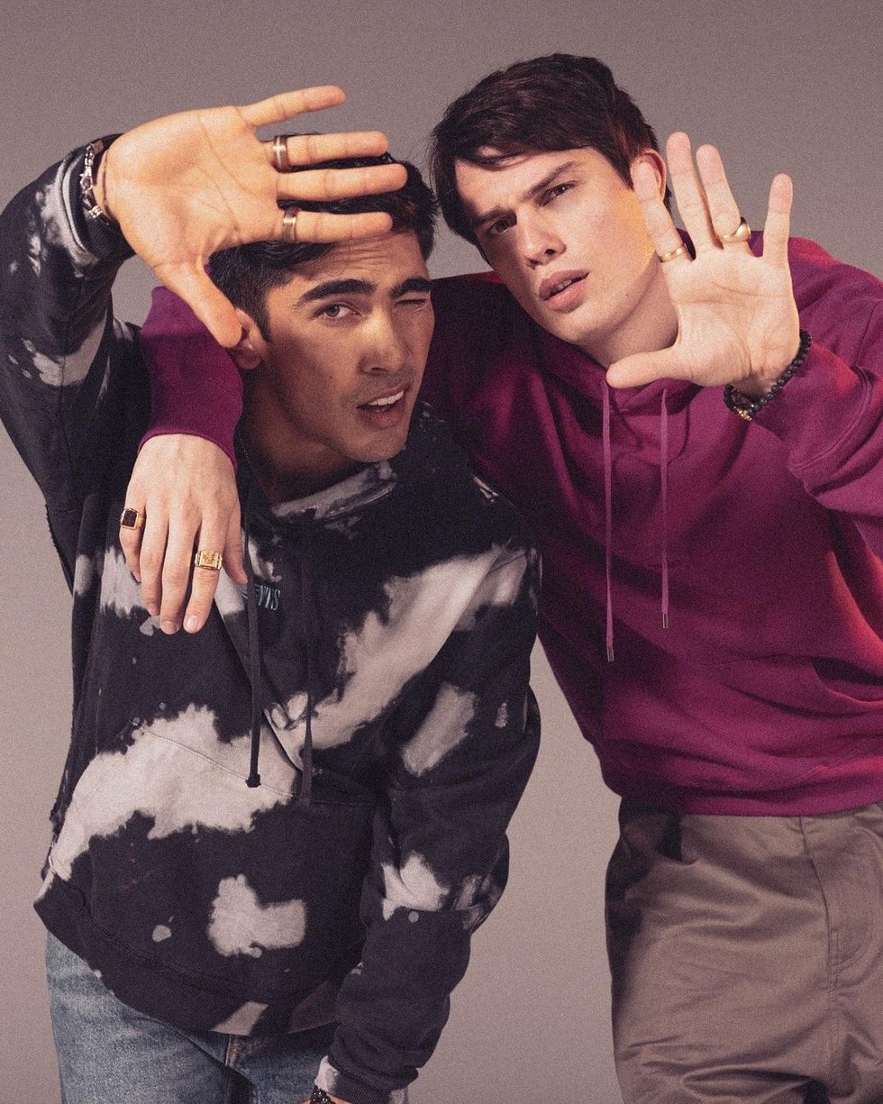 Dakota Adan and Nicholas Galitzine in The Idea of You