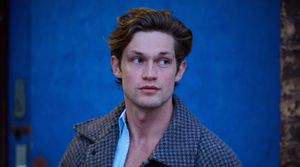 Damian Hardung strips down & gets drenched in sexy viral clip