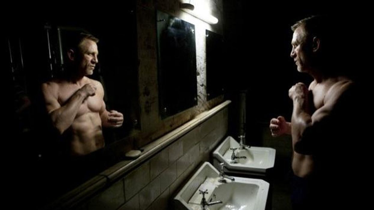 Daniel-craig-shirtless-skyfall-james-bond-cr