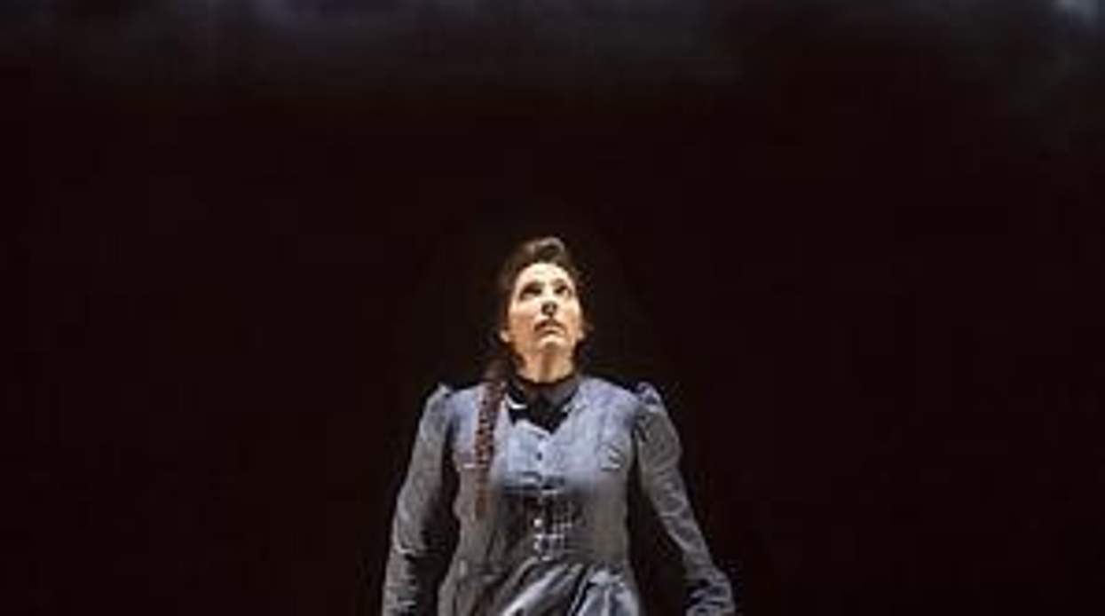 Dark_sisters--300x450