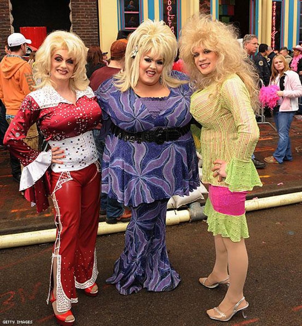 Dolly loves drag.