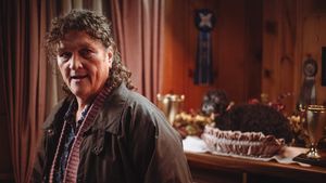 Why Dot-Marie Jones 'fell in love' with her 'demented' 'Breeder' villain