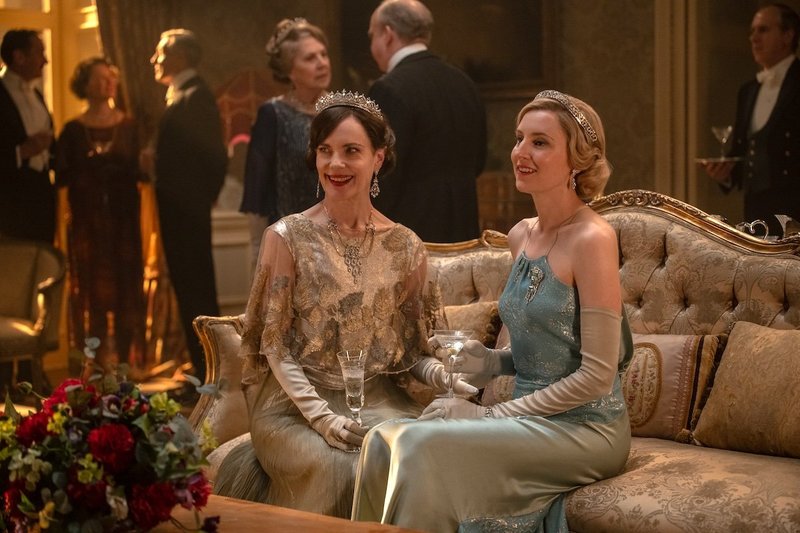 Elizabeth McGovern as Cora Crawley and Laura Carmichael as Edith 