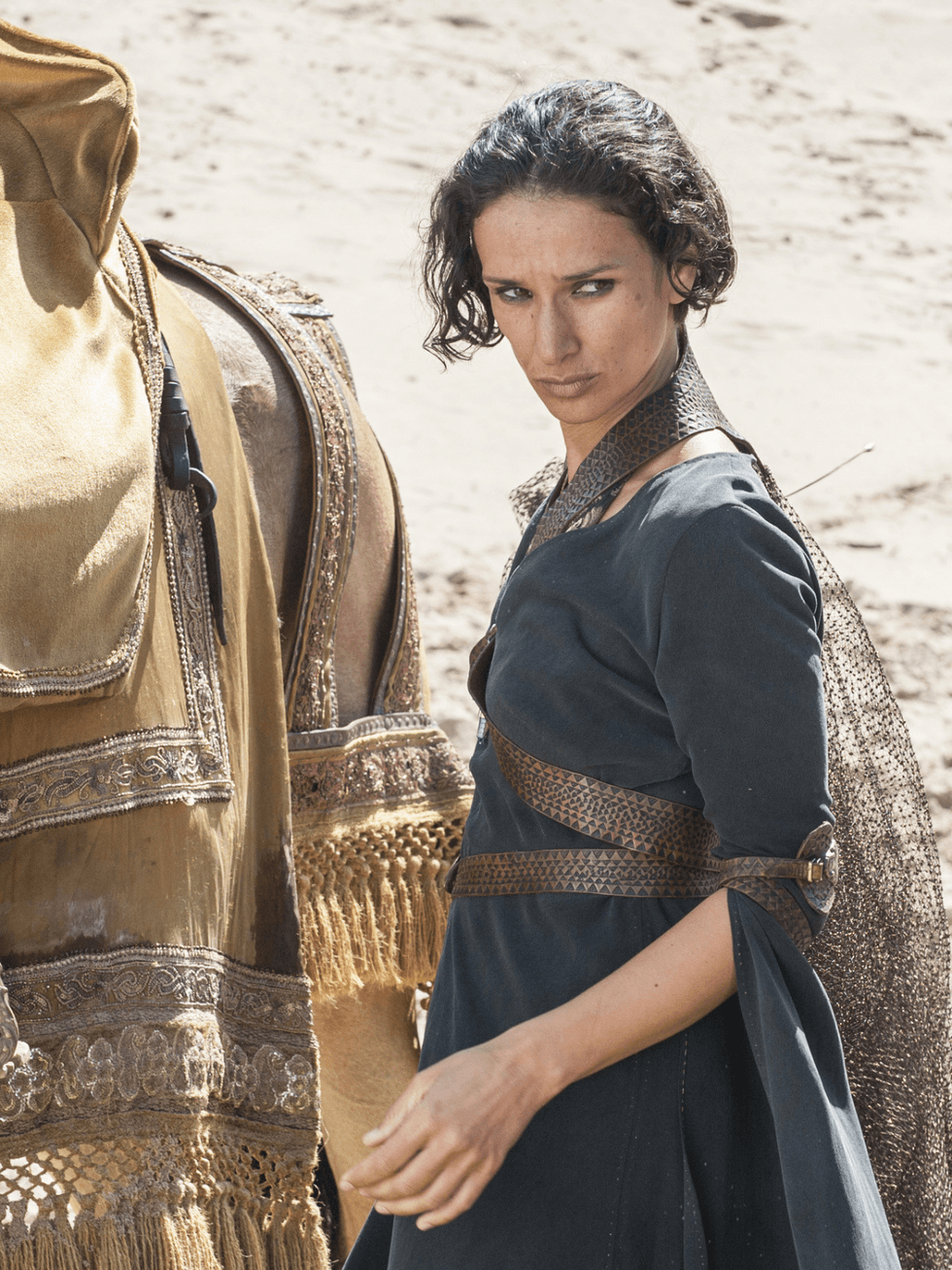 Ellaria Sand in the desert next to a horse.