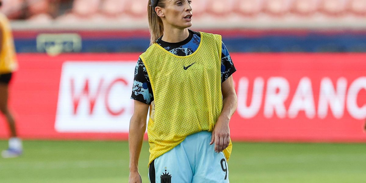 Gay NWSL player signs with Saudi women’s football club, deletes photos of wife and child