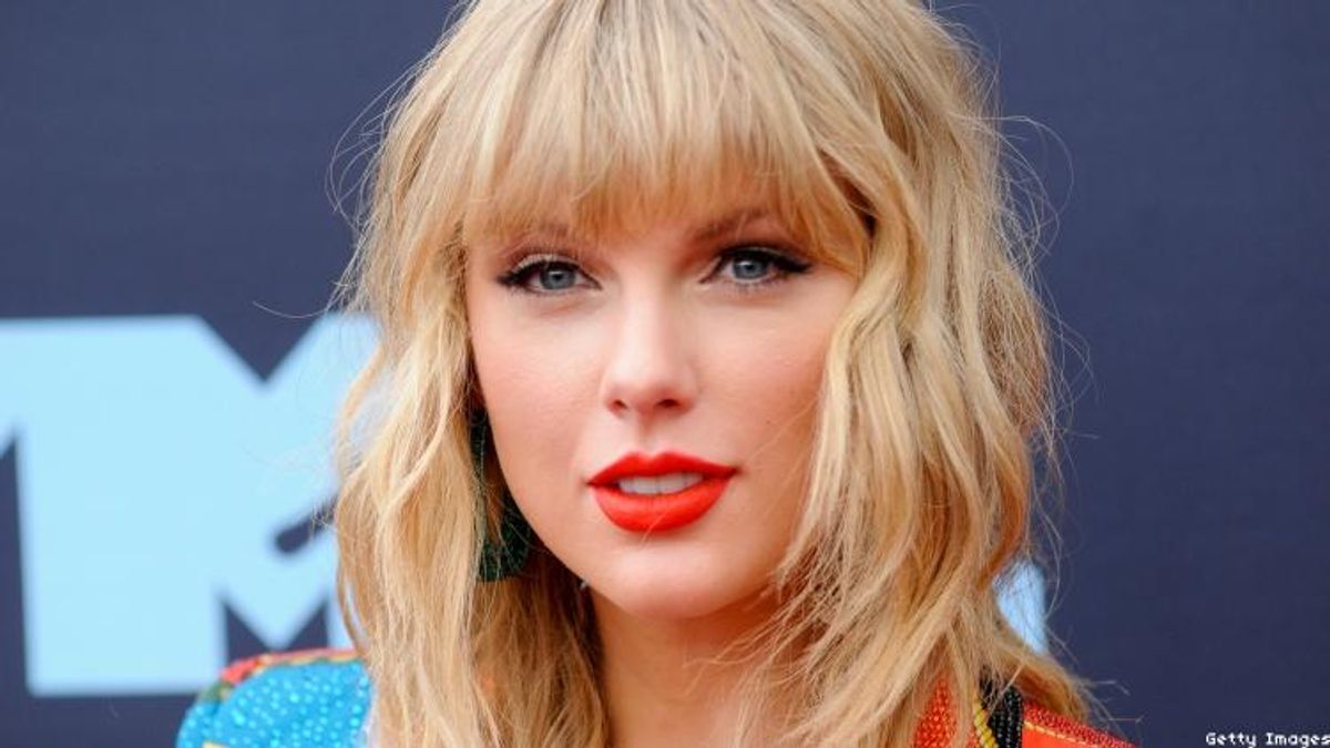 Evangelical Preacher Says Taylor Swift Is Pushing the Gay Agenda