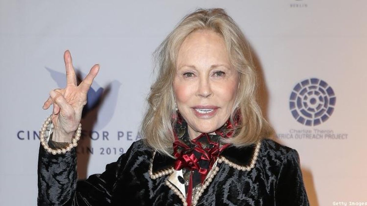 Faye Dunaway Sued for Calling Assistant a ‘Little Homosexual Boy’