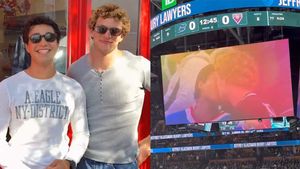 'Heated Rivalry' lookalikes spice up a hockey game by making out on the Jumbotron