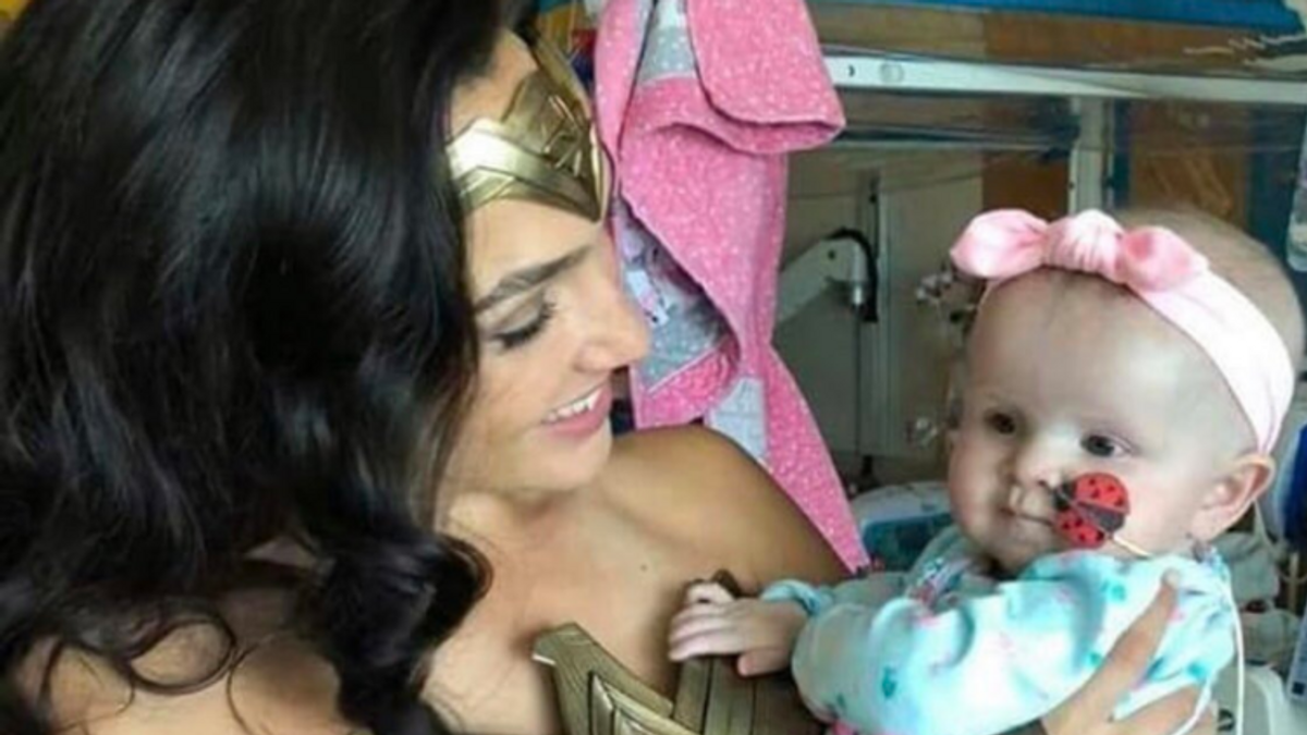 Gal Gadot Visited a Children's Hospital Dressed As Wonder Woman