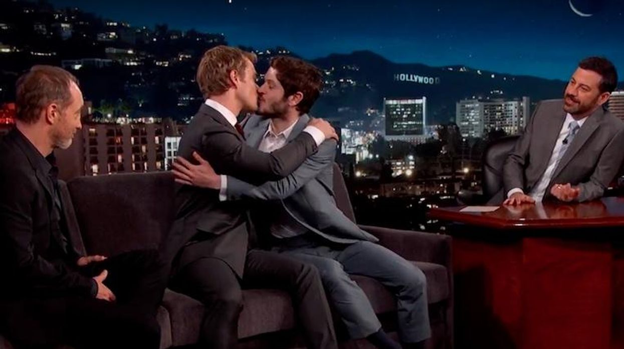 game of thrones kiss