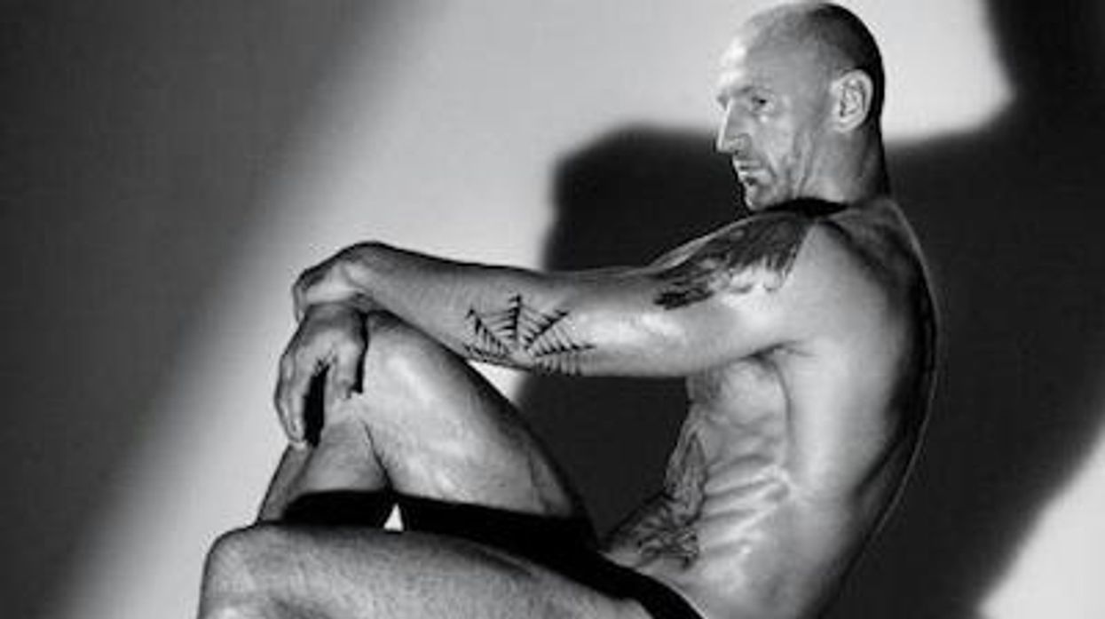 Gareth-thomas-out100-pose-cr